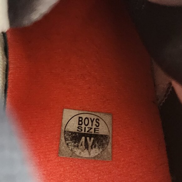 Nike Air Jordan 1 Mid All Over Print Logos Boys Size 4Y 554724-119 - Picture 12 of 13